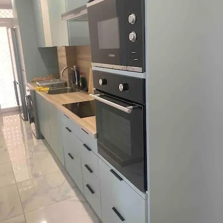 Apartment современная квартира с бассейном в 100 м от моря *