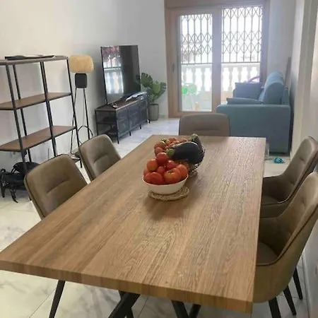 современная квартира с бассейном в 100 м от моря Apartment *