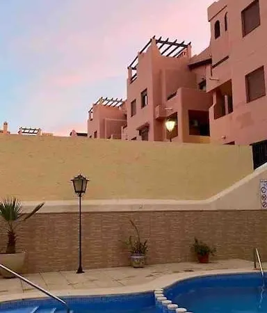 Apartment современная квартира с бассейном в 100 м от моря
