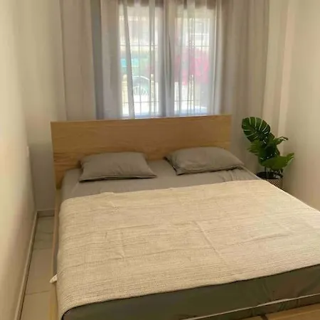 современная квартира с бассейном в 100 м от моря Apartament Torrevieja