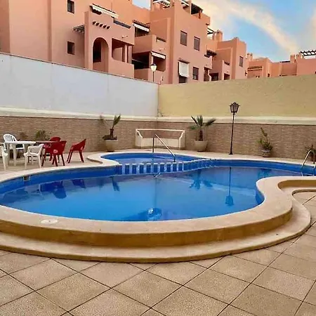 современная квартира с бассейном в 100 м от моря Apartament Torrevieja